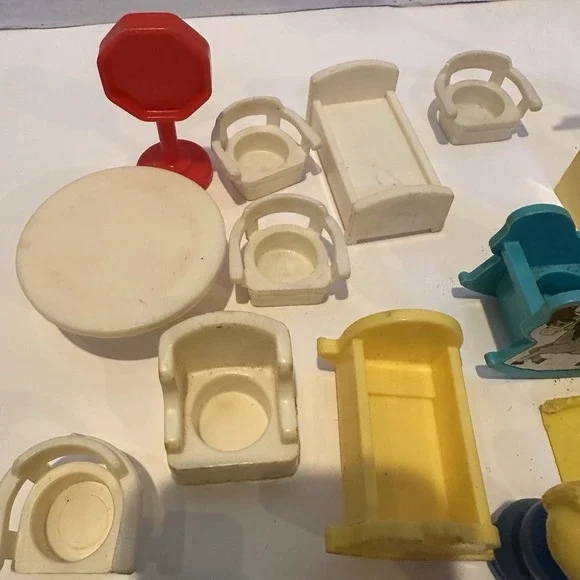 VTG 70s &80sFisher Price Wooden & Plastic Little People Figures Lot Of 46 Pieces